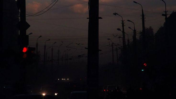 محبوب سے ملاقات کیلئے لڑکی نے گاؤں کی بجلی کاٹنا معمول بنالیا